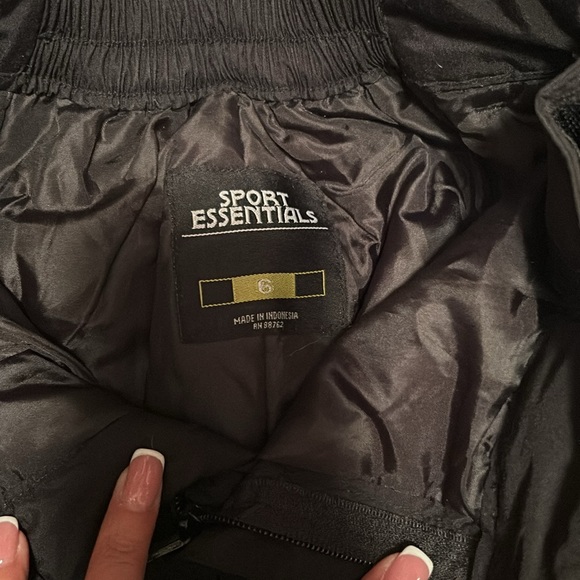 Snow gear overall with removable straps used once too small - Picture 4 of 4